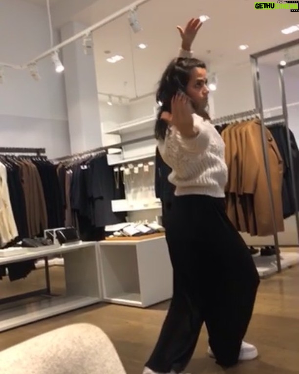 Cecilie Steinmann Neess Instagram - Når du desperat vil at butikken skal sponse deg . #sukCess