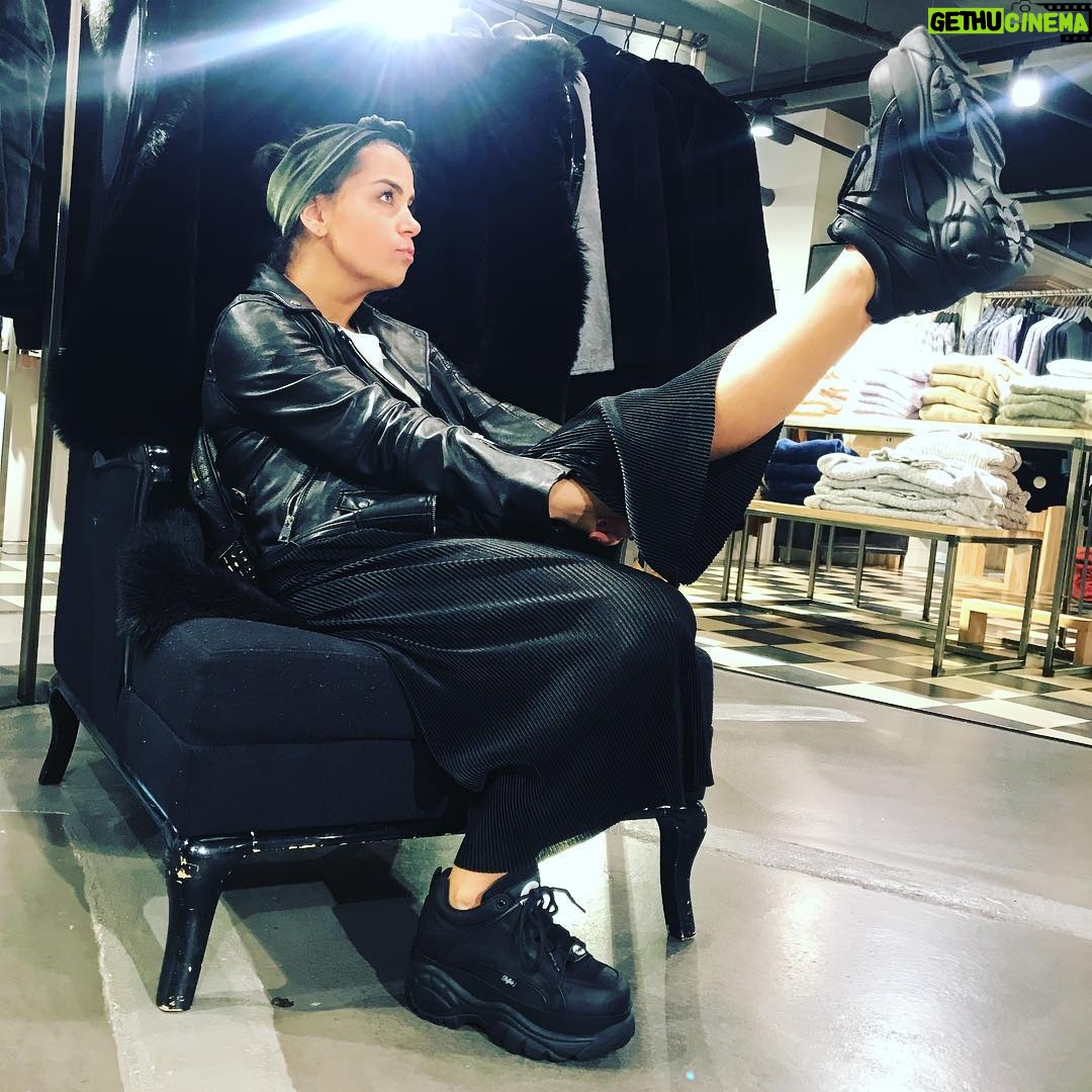 Cecilie Steinmann Neess Instagram - Buffalo soldier! #sukCess #hauketo4life