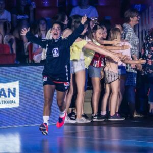 Cecilie Steinmann Neess Instagram - Siste jeg sa til meg selv før håndballkampen var: Lek kul, ro deg kraftig ned, og ikke få helt overtenning nå, Cess. Well... #sukCess 🤾🏻‍♀️ (bla👉🏼)
@plannorge @handballandslagene