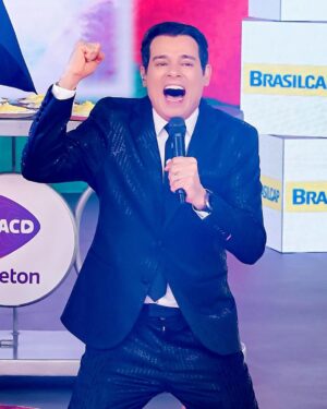 Celso Portiolli Instagram - Olha só o que fazem comigo. Adoro sentir essa emoção. 🥰 Obrigado mais uma vez por doarem para Teleton.