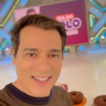 Celso Portiolli Instagram - Você também gosta de bastidores? 📺 Estão espia comigo essa dica da @casadebolosoficial para o Teleton deste ano e corra para garantir seu bolo!