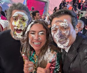 Celso Portiolli Instagram - 🌟 Conquistamos juntos a meta de 35 milhões no Teleton! 🎉 Este sucesso reflete a generosidade incrível de cada um de vocês, brasileiros maravilhosos, que se uniram por uma causa tão especial.

🙏 Graças a vocês, muitas crianças na AACD continuarão recebendo cuidados essenciais. Nosso coração transborda gratidão a Deus por nos guiar nesta jornada de solidariedade e esperança.

🌈 A cada pessoa que doou, que dedicou tempo nessa maratona, enviamos 35 milhões de beijos e nossa eterna gratidão. Vocês são verdadeiros heróis, transformando vidas com amor e compaixão. OBRIGADO! ❤️