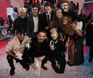 Celso Portiolli Instagram - 🌟 Conquistamos juntos a meta de 35 milhões no Teleton! 🎉 Este sucesso reflete a generosidade incrível de cada um de vocês, brasileiros maravilhosos, que se uniram por uma causa tão especial.

🙏 Graças a vocês, muitas crianças na AACD continuarão recebendo cuidados essenciais. Nosso coração transborda gratidão a Deus por nos guiar nesta jornada de solidariedade e esperança.

🌈 A cada pessoa que doou, que dedicou tempo nessa maratona, enviamos 35 milhões de beijos e nossa eterna gratidão. Vocês são verdadeiros heróis, transformando vidas com amor e compaixão. OBRIGADO! ❤️