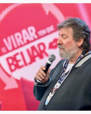 Celso Portiolli Instagram - Hoje dizemos um adeus cheio de saudade ao nosso querido Magrão, o Roberto Manzoni. Diretor de tantos programas que amamos no SBT, ele sabia como ninguém dar vida a um programa de auditório. Seu trabalho tocou tantas vidas, e sua ausência será sentida em nossos corações. Nossos pensamentos estão com a família e amigos do nosso grande diretor Magrão neste momento difícil. Vamos sempre lembrar dele com carinho e gratidão por todos os momentos felizes que nos proporcionou. Obrigado Magrão 😭🙏