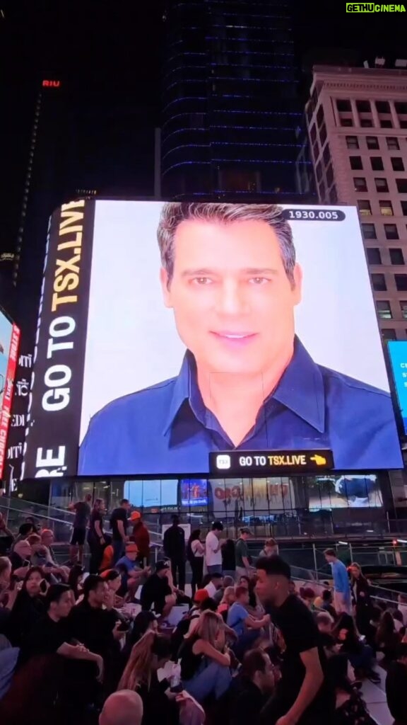 Celso Portiolli Instagram - Apareci na Times Square em Nova Iorque. Vem aí uma novidade incrível para você!!! Adivinha o que é? @usehaag