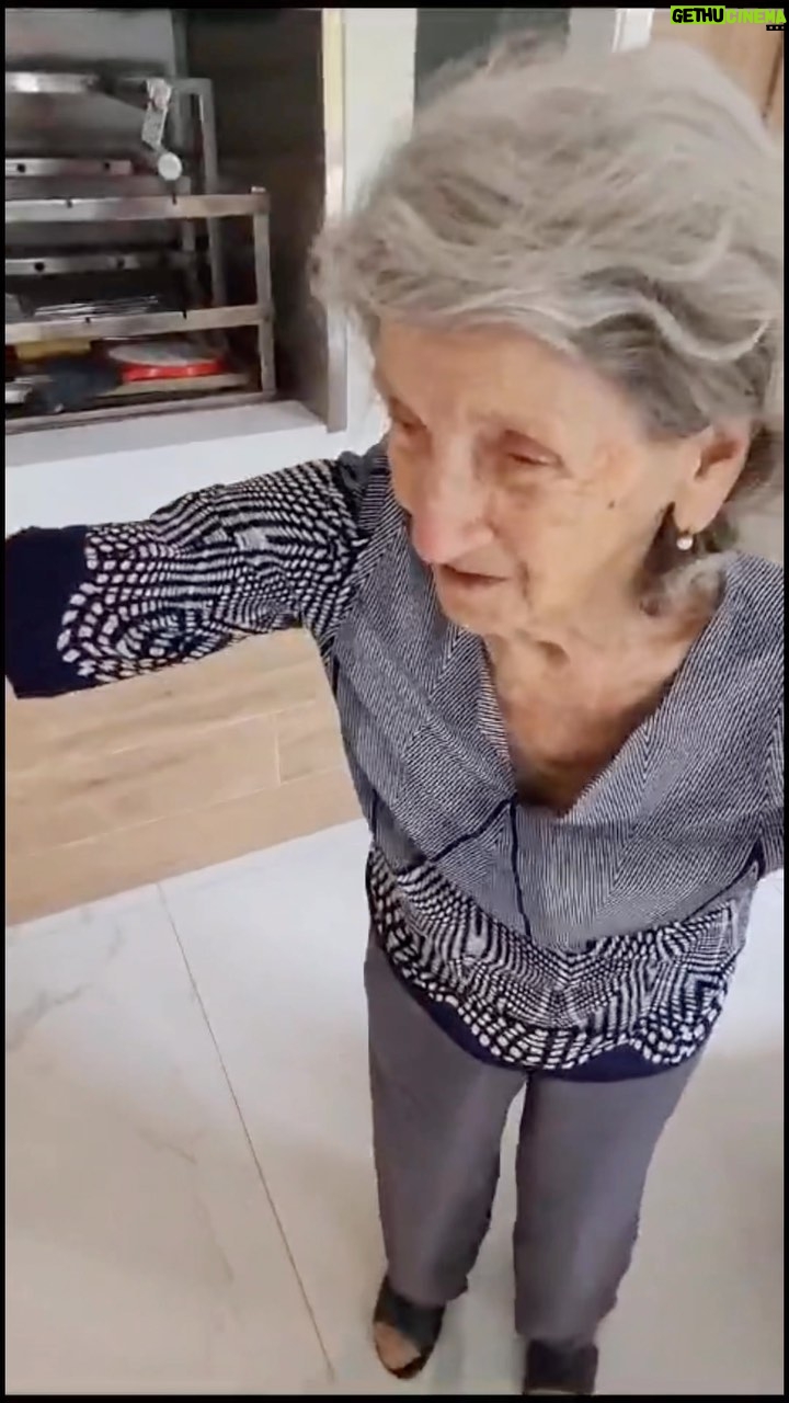 Celso Portiolli Instagram - Tem bailarina mais linda? 😂😂😂 Minha Irmã @ediportiolli gravou esse momento tão bacana. Gratidão por cuidar tão bem da nossa mãe.