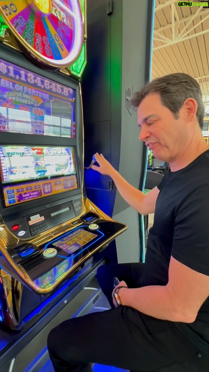 Celso Portiolli Instagram - Joguei no caça níquel em Las Vegas. VEJA QUANTO EU PERDI. 🥲😞😟