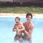 Celso Portiolli Instagram - Fotinho do gatinho novinho. Essa foto foi tirada em Maringá, eu na piscina com meu sobrinho Junior. Aproveitei e fiz montagens com inteligência artificial.