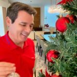 Celso Portiolli Instagram – Pessoal, o Natal tá chegando e eu vim lembrar vocês de garantir o melhor brinde da Ceia!
É hora de brindar todas as conquistas. Vamos brindar os bons momentos com as pessoas que amamos, família e amigos.
É hora de celebrar esse momento e nada melhor que estourar uma Cereser para deixar tudo ainda mais especial!
Vem Brindar com Cereser e concorra a 150 mil reais. Imagina começar o ano com esse presentão? Se eu fosse você, acessava o site agora para saber mais.
Gostou? Então Vem Brindar Com Cereser! #vembrindarcereser @cereserautentica