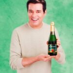 Celso Portiolli Instagram - Vocês já devem saber que eu gosto de celebrar os bons momentos, né? E nada melhor que uma Cereser para acompanhar eles! Se liga neste recado que eu vou falar: A Cereser está com uma promoção maravilhosa neste final de ano: na compra de qualquer produto da marca, vocês têm a chance de ganhar 150 mil reais! E ainda tem mais: prêmios instantâneos todos os dias! Quem conseguir estourar a Cereser no minigame da promoção ganha um prêmio na hora! São 2 mil prêmios de 100 reais. Então, não fique de fora e vem comigo brindar os bons momentos com Cereser! O link da promoção está nos meus stories, corre lá! @cereserautentica #Cereser #AutênticaDoBrasil #VemBrindarComCereser #Publi
