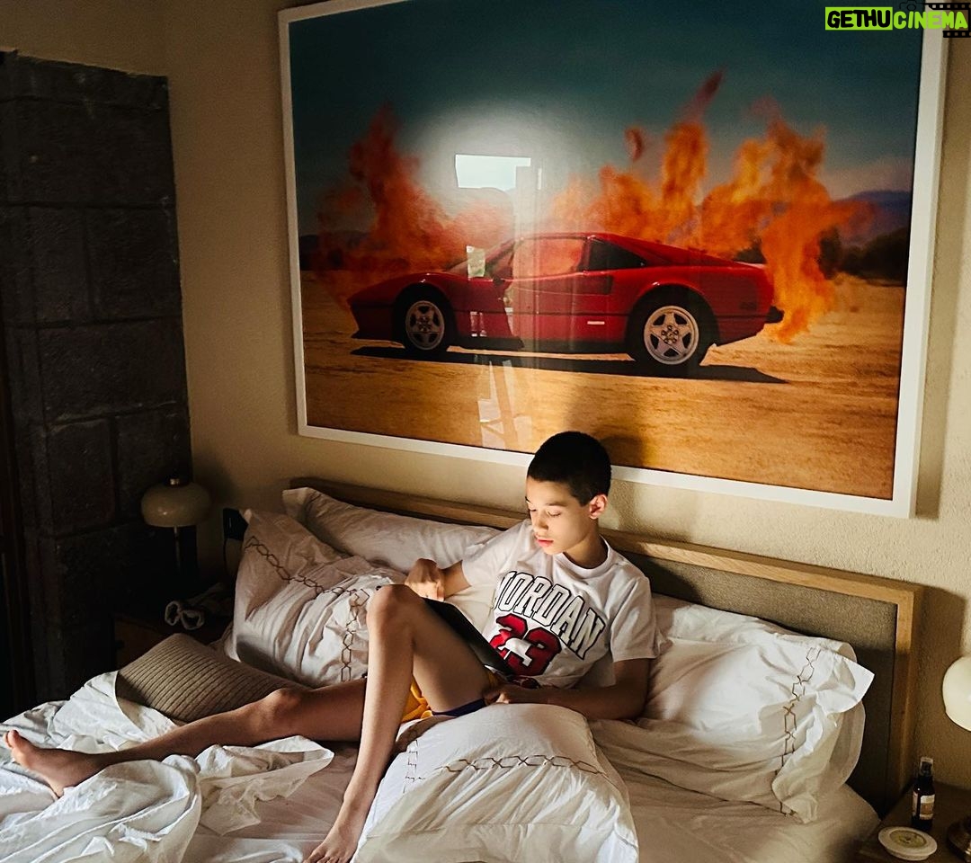 Cem Yılmaz - 62.5K Likes - Nerde yanan bir Testarossa görürsen beni hatırla demiştin,biliyorsun seni ben sonbaharda sevmiştim Art by @tylershields1 And @cmylmz 🐣🔥