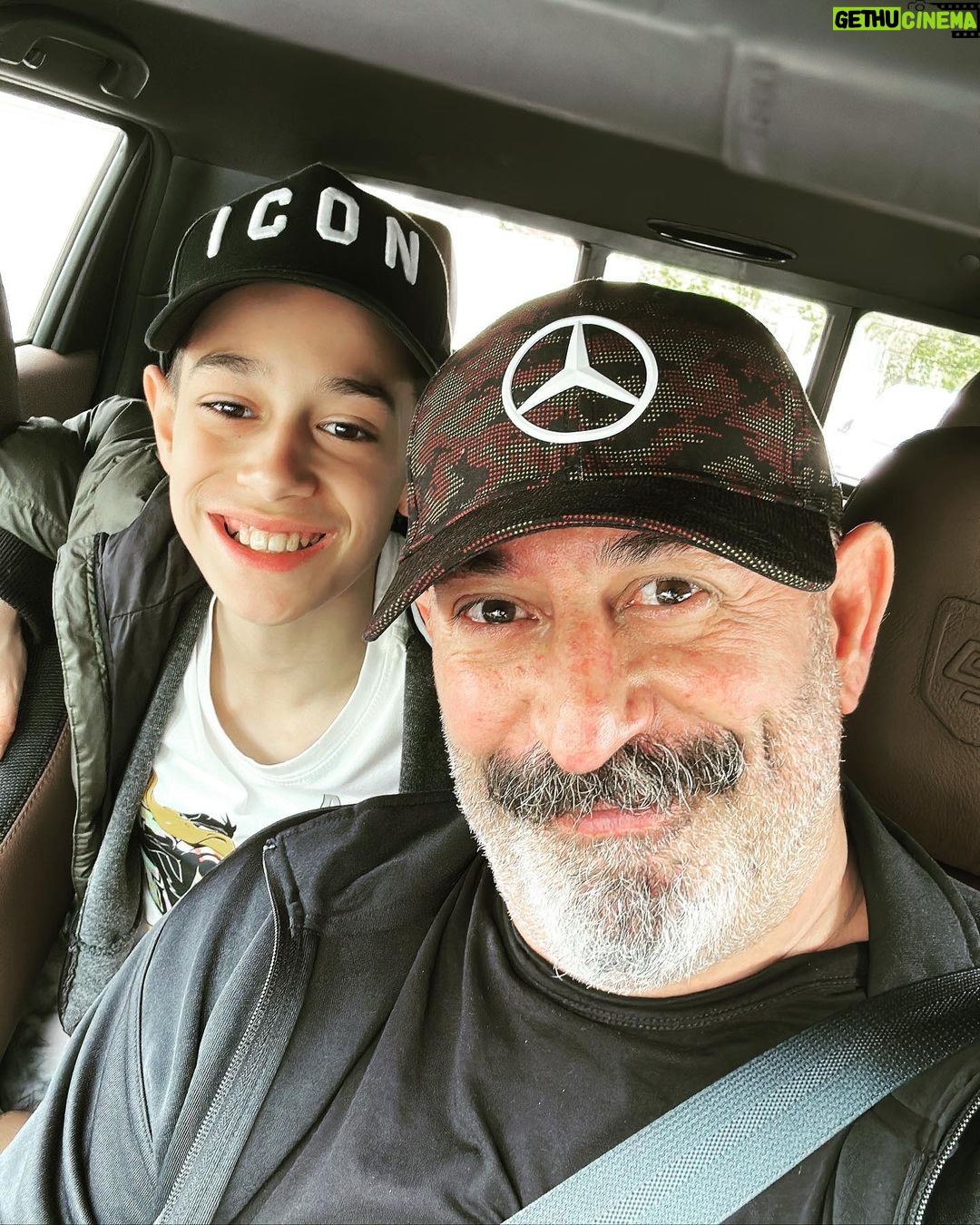 Cem Yılmaz - 129.4K Likes - Babalar gününde,en güzel dileklerim babalar ve evlatlarına gelsin.Nice güzel günler olsun,güzel hatıralarla anılsın.