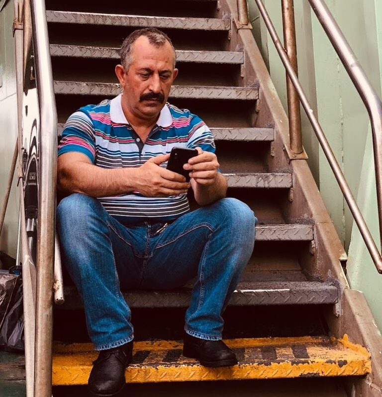 Cem Yılmaz Instagram - Emekliliks 🥂