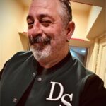 Cem Yılmaz Instagram - Bugün memleketin en parlak gençleri ile sohbet ettim🇹🇷 @darussafakacemiyeti @darussafakaegitimkurumlari DAÇKa sen çok yaşa !