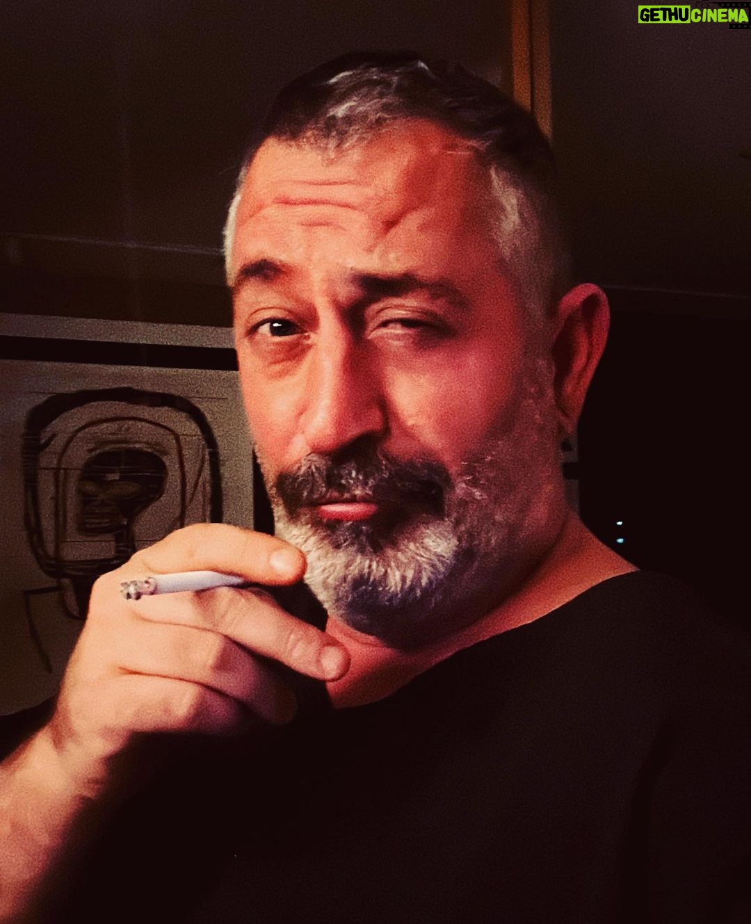 Cem Yılmaz - 64.3K Likes - Sıradışı yakışıklılıkta markayız 🌹 breh