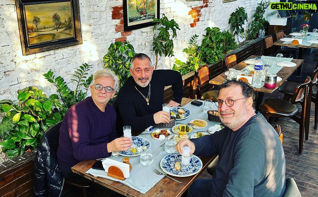 Cem Yılmaz - 129.3K Likes - Ustaların karışımı @marias___restaurant