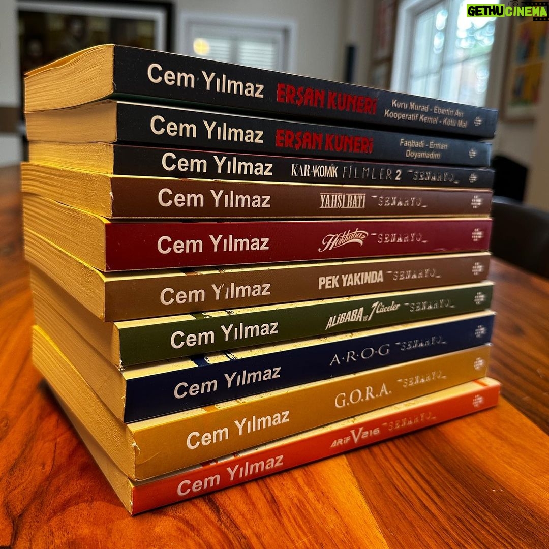 Cem Yılmaz Instagram - 11 Aralık ta Kitap Fuarındayım. @inkilapkitabevi