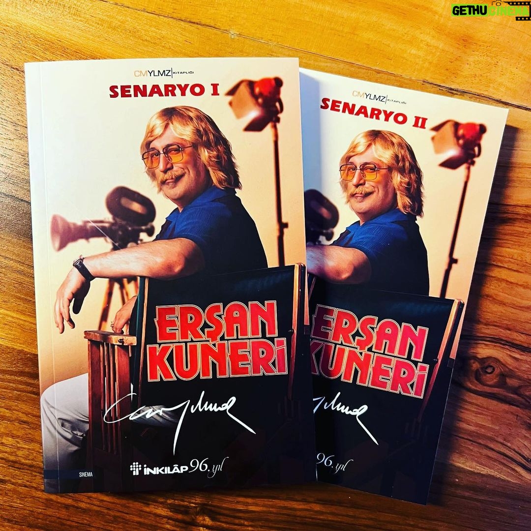 Cem Yılmaz Instagram - Erşan Kuneri 1.Sezon 8 bölüm senaryolarını 2 kitapta topladım.🌹
