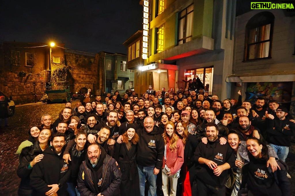 Cem Yılmaz - 60.8K Likes - Güüüüüüm !!! Filmciyiz ❤️