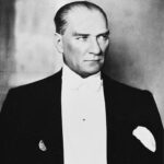 Cem Yılmaz Instagram - Büyük Türk Atatürk’ü sevgiyle saygıyla anıyorum.Bu toprağın yetiştirdiği büyük vizyoner, kuşaklar boyu ilham kaynağımız Atatürk.🇹🇷 Kalbimdesin.