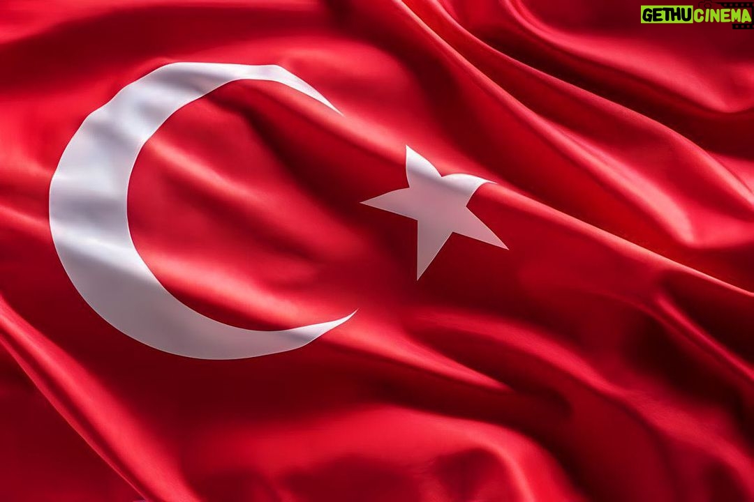 Cem Yılmaz - 134.2K Likes - Cumhuriyetimizi bize armağan eden büyük Atatürk,100.yılda da seni kalpten özlüyor,önünde saygıyla eğiliyorum.Çok yaşa cumhuriyetim.