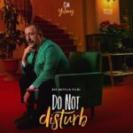 Cem Yılmaz Instagram - Sadece bir gecede herşeyi çözemeyiz…Do Not Disturb 🚀 En sevdiğim filmlerden :)))