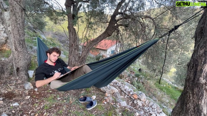 Cemrehan Karakaş - 6.7K Likes - Soldan sağa : allah diyerek uzerime atlayan sandalye yuzunden cizemeyisim,kamışı dönderemeyişim,istediğim hareketi yapamayışım