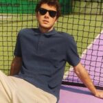 Cemrehan Karakaş Instagram - -Lacoste klasikleşmiş Polo t-shirtlerinin atık malzemelerini yeniden hayata döndürerek* ; yeni loop poloyu yaratıyor... #DurableElegance #LoopPolo @lacoste -Bu polo geri dönüştürülmüş atık malzemelerden üretilmiştir. #DurableElegance #LoopPolo @lacoste