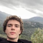 Cemrehan Karakaş Instagram - 1 kirli sakal 2 No sakal 3 Dönem dizisi arayışı sakal Kafam cok karışık en cok oy alan tipimle hayatıma devam ederek zamandan tasarruf etmeyi planlıyorum tşk