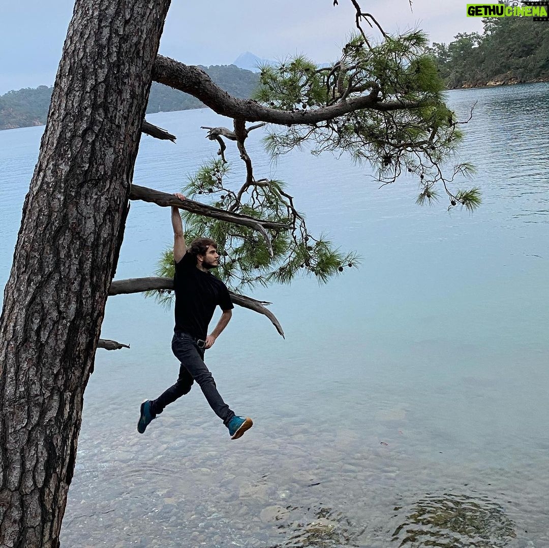 Cemrehan Karakaş - 21.1K Likes - Cemre yola düştü 🏕⛰🌲