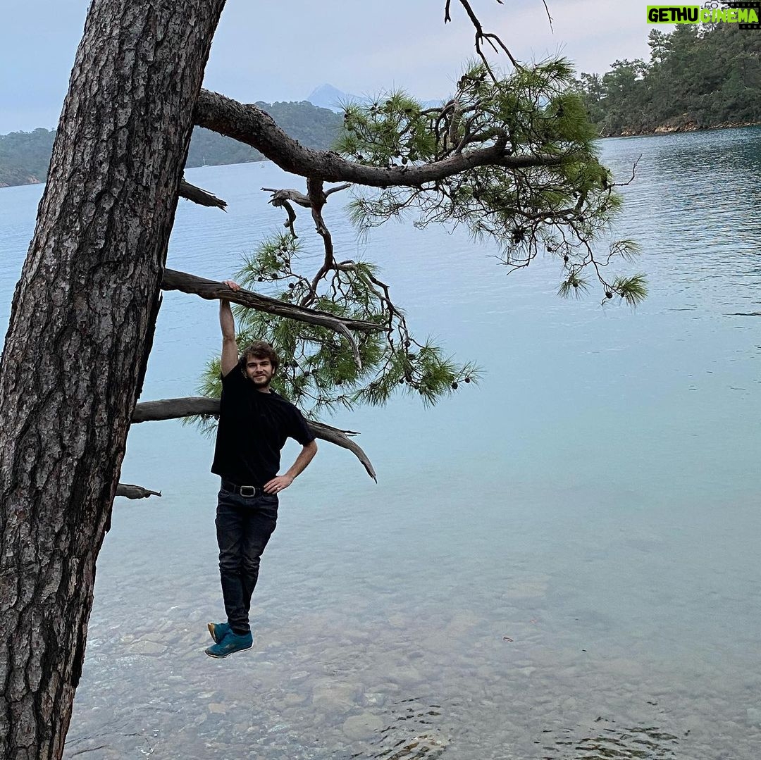 Cemrehan Karakaş - 21.1K Likes - Cemre yola düştü 🏕⛰🌲