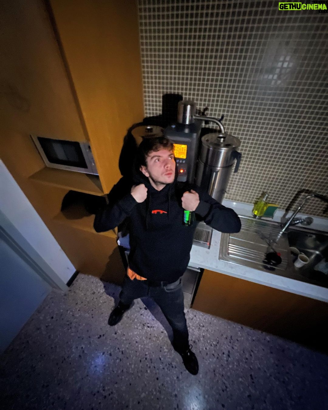 Cemrehan Karakaş - 4.5K Likes - BABI FETT 🚀
Cafein got me like