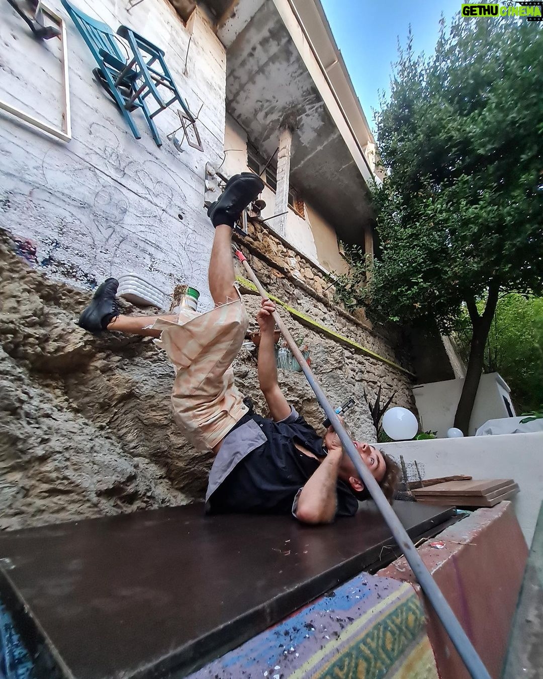 Cemrehan Karakaş Instagram - Flash tv and chill?
