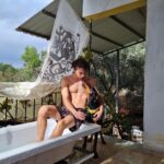 Cemrehan Karakaş Instagram - Flash tv and chill?