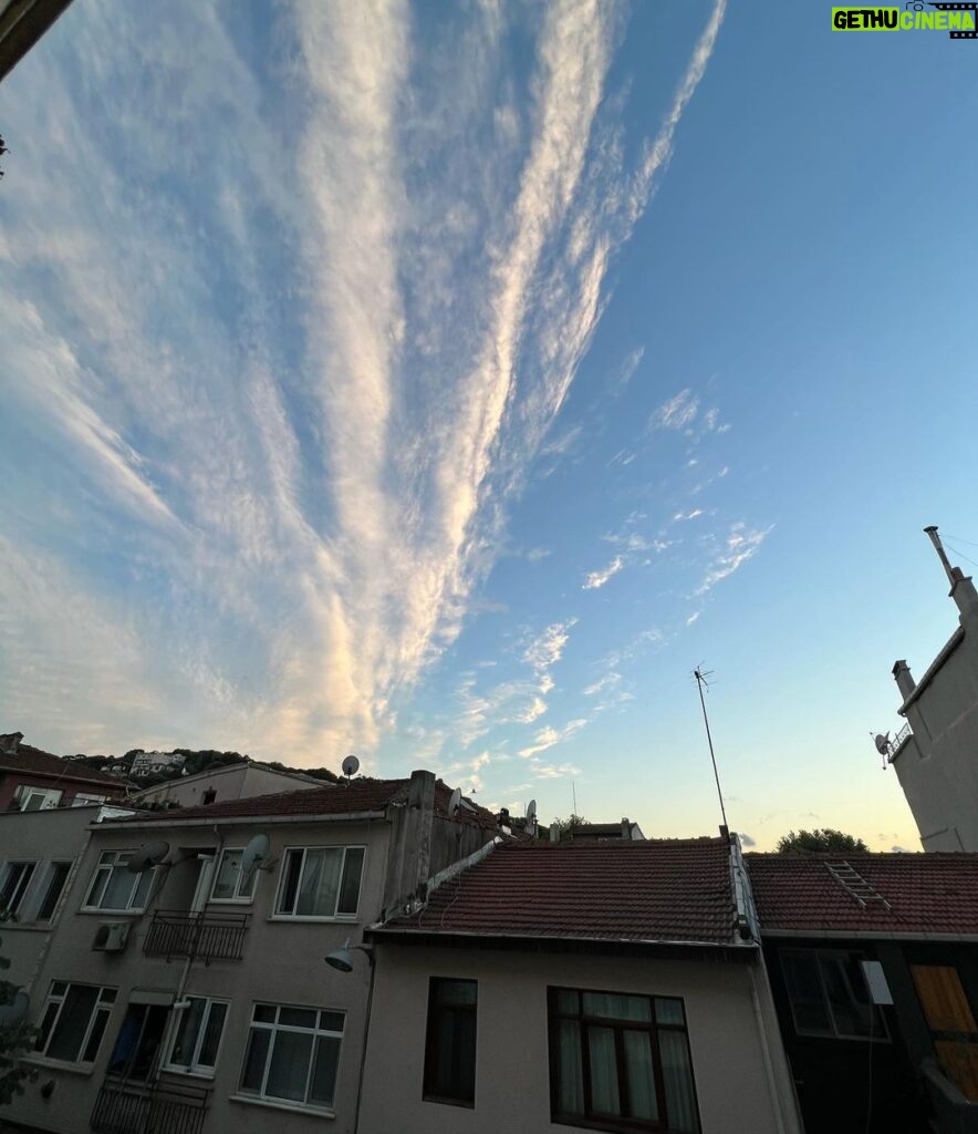 Cemrehan Karakaş Instagram - Waves