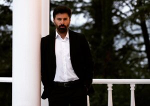 Cenk Torun Instagram - Yakında …. @esaretkanal7 @mahassine_merabet  @karamelyapim @nyilmaz7 @ayhanzen @srknmt @kanal7
