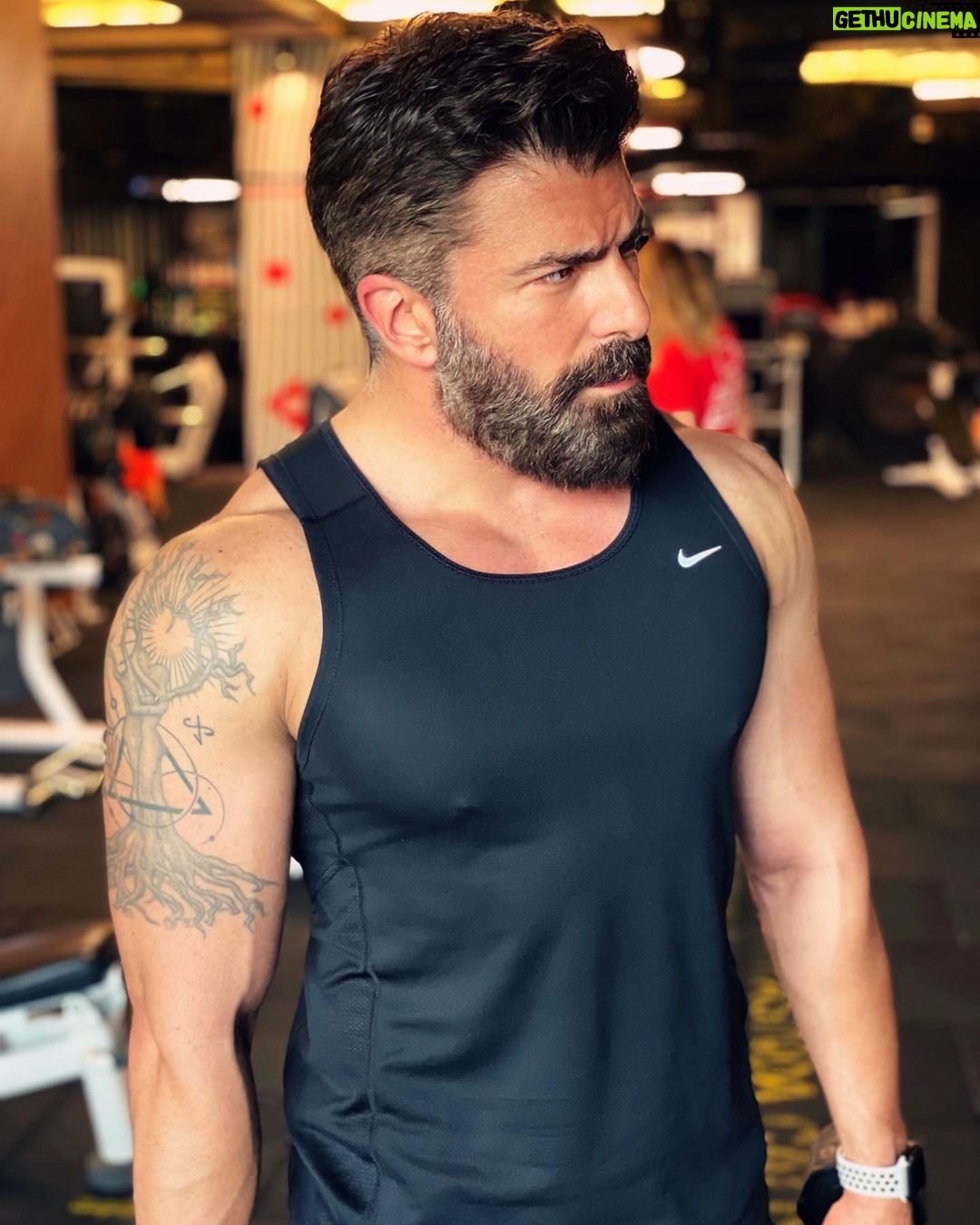 Cenk Torun - 12.7K Likes - “Yaşlandığımız için egzersiz yapmayı bırakmayız, egzersiz yapmayı bıraktığımız için yaşlanırız” #personaltrainer #marsathleticclub #workout #gymmotivation