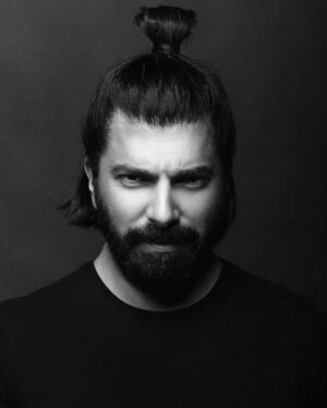 Cenk Torun Instagram - 良い週 yani iyi haftalar 🙏😜#samurai #blackandwhitephotography #erenyigit