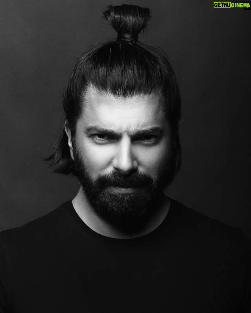 Cenk Torun - 11.8K Likes - 良い週 yani iyi haftalar 🙏😜#samurai #blackandwhitephotography #erenyigit