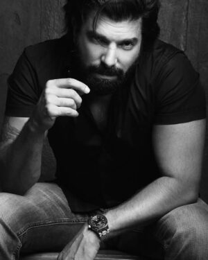 Cenk Torun Instagram - Günaydın 😎😎 photo by @erenyigit