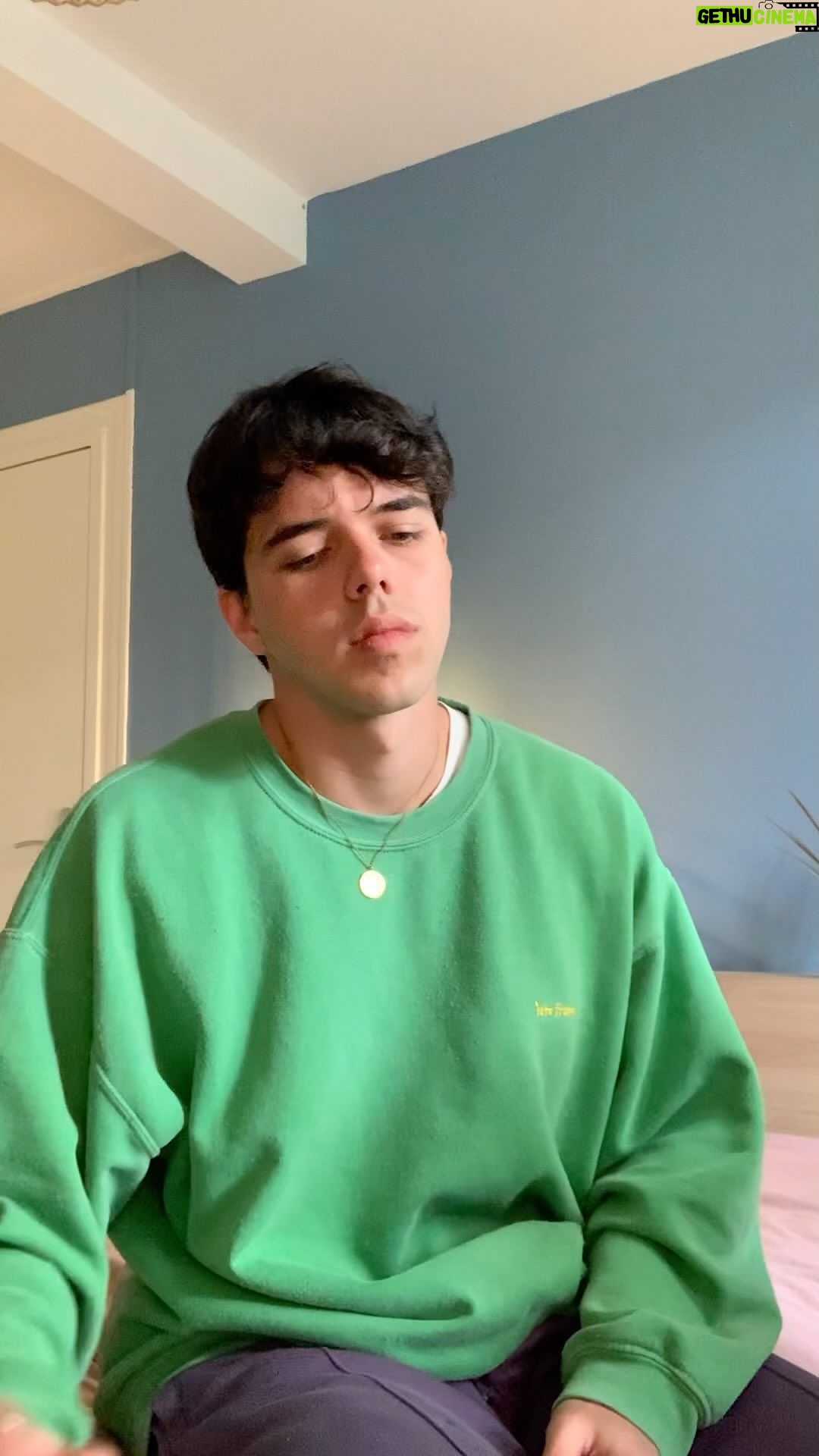Cenzo Tuihani Instagram - Idée du jour 3 🫶 Je prépare la suite depuis un petit moment et j’espère pouvoir vous annoncer une bonne nouvelle bientôt 🫶 En attendant je vous partage cette petite compo avec une prod de mon @julienrxl 🎹