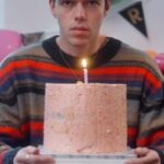 Cenzo Tuihani Instagram - Ce soir à minuit « Mauvais fils » disponible partout 🎂
