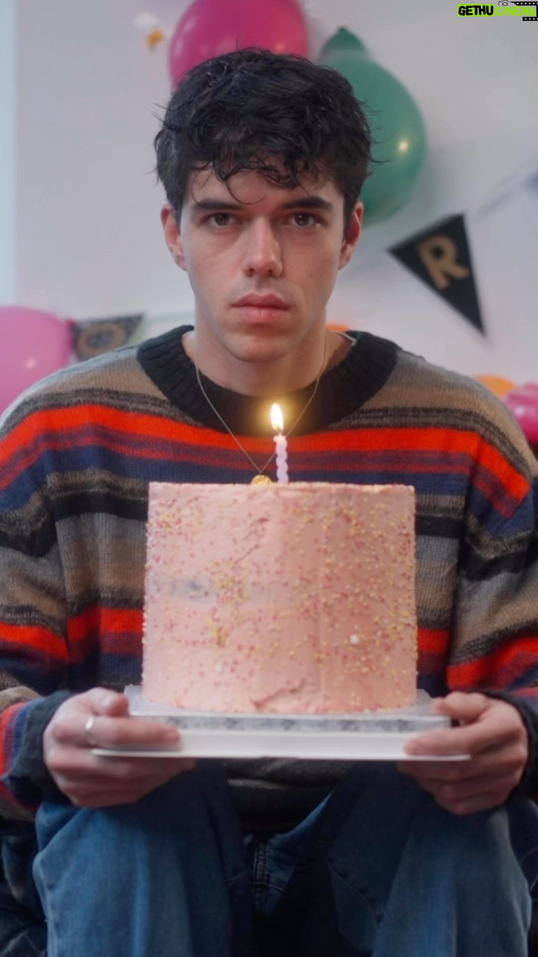 Cenzo Tuihani Instagram - Ce soir à minuit « Mauvais fils » disponible partout 🎂