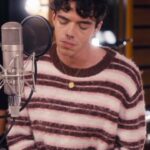 Cenzo Tuihani Instagram - « Blabla » live session disponible sur YouTube🔥lien dans ma bio Petit cadeau pour vos remercier de tous vos retours💙 Merci à toute l’équipe pour les travaux 🤝🏼