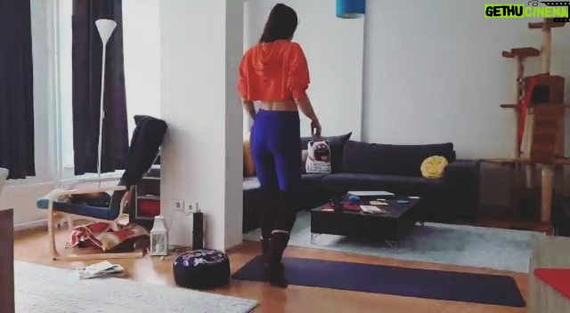 Ceyda Olguner - 1.7K Likes - #evdemayışmaaa 🤸♀️ -yanlar #etiketimiz bu 🎈👀