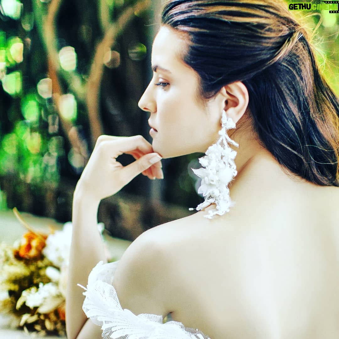 Ceyda Olguner - 1.2K Likes - #backstage #selaleyilal #saç @nesriincann #makyaj @aysusumerofficial #aksesuar & #gelinlikleri @selaleyilal ( #budaburdadursun)