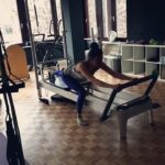 Ceyda Olguner Instagram - #hunharca #spor yapayı #sevmek benim işim, sevdirmek @corezone_studio işi olabilir 🙆 💪 #saglikliyasam 15dakikada olsa hareket et. o an o dakika #erteleme, bol #suiç ve gülümse #pilates #fitness #strecing #iyigeceler