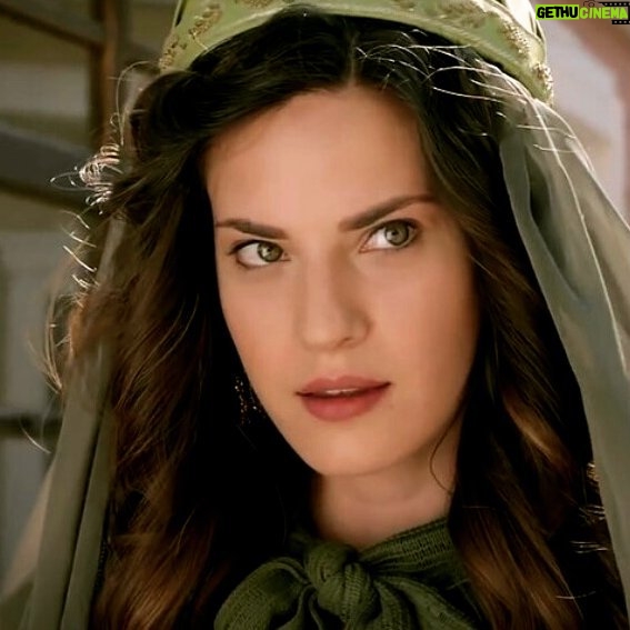 Ceyda Olguner - 1.3K Likes - #baktım #green #yeşil 😏👀