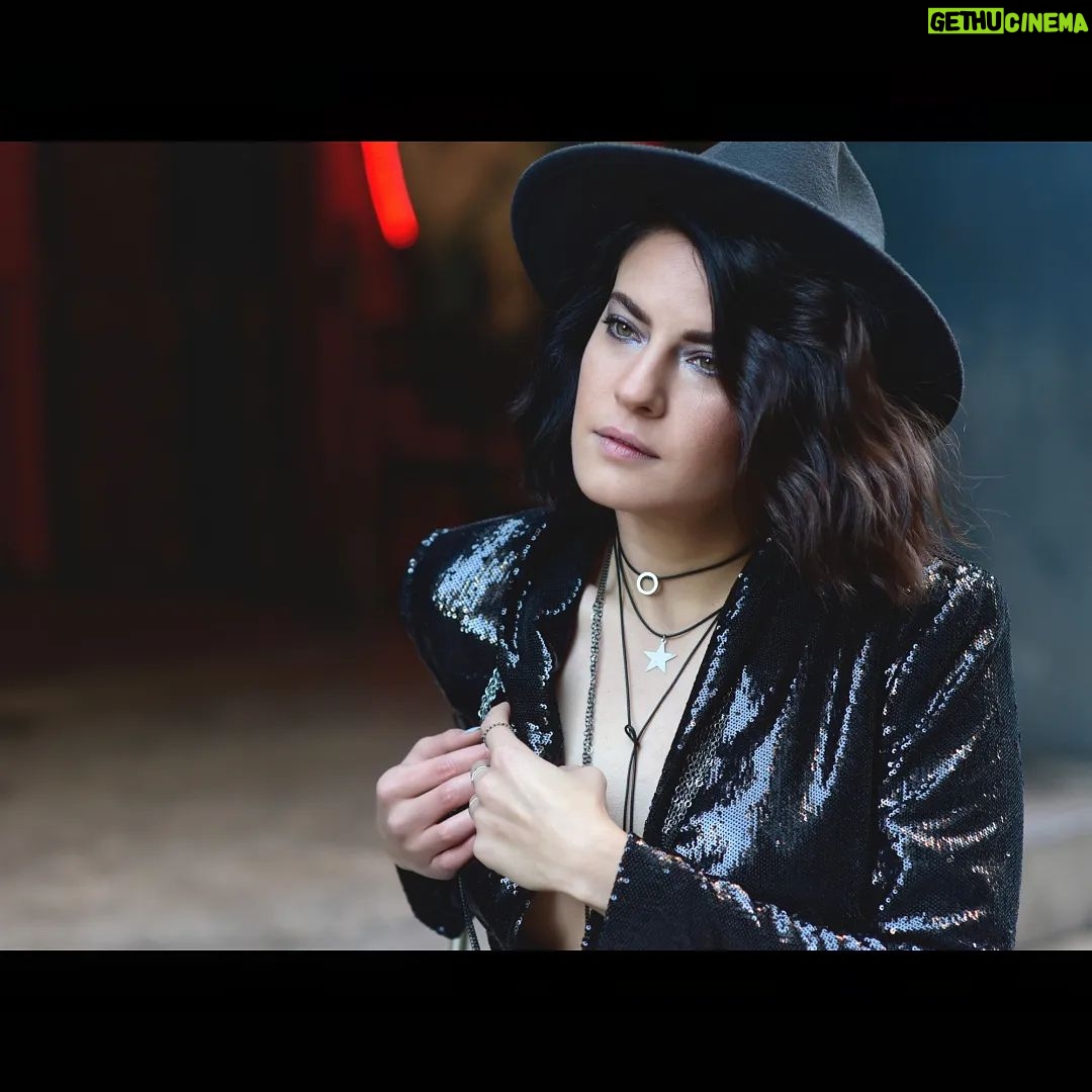 Ceyda Olguner - 1.1K Likes - #parıltı ☀️😎
#photoby --> @aydancinar 🌑