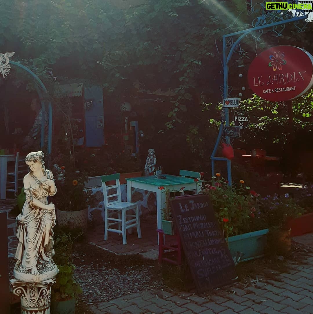 Ceyda Olguner - 1.7K Likes - #arkamsağlam #mybackisstrong 🌸 #mekan #cafebistro --> @lejardincaferestaurant #samimiyet #hoşsohbet #tesekkurler 🌸🤗 #anamazingplace #adrasan